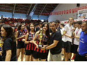 Basketbolda Turgutlu Belediyespor rüzgarı esti