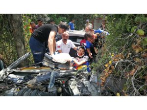 Tırla çarpışan otomobilde can pazarı