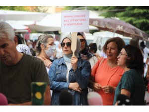 Mahalle kadınlarından pazarda baz istasyonu protestosu