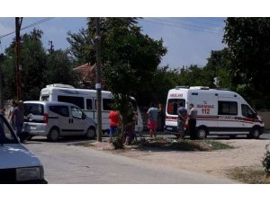 Adana'da minibüsle kamyonet çarpıştı: 7 yaralı