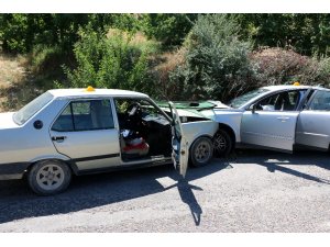 Malatya’da iki otomobil kafa kafaya çarpıştı: 1 ölü, 2 yaralı