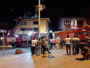 Ahşap binadaki taş fırında çıkan yangın 15 dakikada söndürüldü
