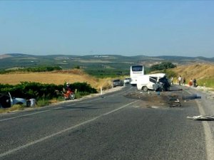 Manisa'da 3 araç çarpıştı: 5 ölü, 6 yaralı