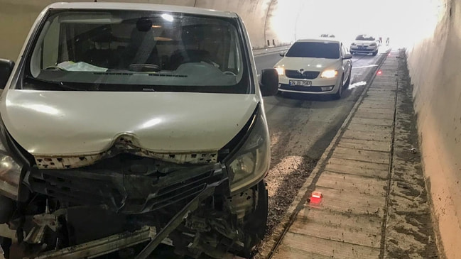 Görünmez kaza… TIR’dan fırlayan lastik çarptı