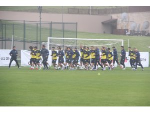 Fenerbahçe sis ve yağmur altında çalıştı