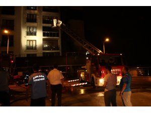 Başkent’te bir bina alev alev yandı