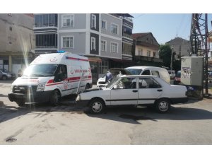 Otomobil ile minibüs çarpıştı: 1 yaralı