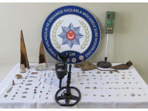 Evinden 115 parça tarihi eser çıktı