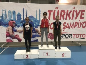 13 yaşındaki Denizlili boksör Türkiye 3.’sü oldu