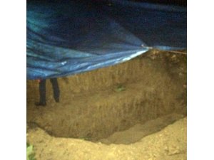 Defineciler kazı alanında suçüstü yakalandı