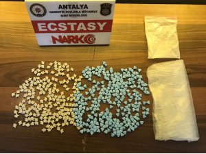 Antalya’da uyuşturucu operasyonuna tutuklama