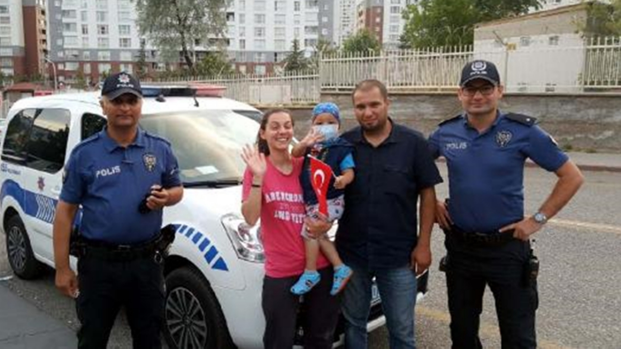 Sirenlerle taburcu edildi Polis amcaları onu kırmadı