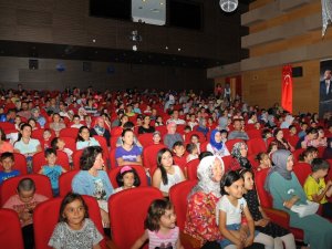 Akşehir’de çocuklar tiyatroya doydu