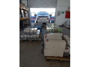 Akü hırsızları yakalandı