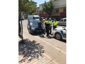 Otomobilin çarptığı yaya yaralandı