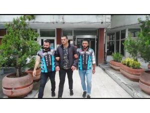 İstanbul’da  motosikletinin benzin deposunun üstüne oturup tek teker üzerinde giden maganda yakalandı