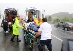 Tem Otoyolu’nda şiddetli yağış kazayı getirdi: 3 yaralı