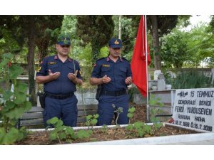 Komutanlar 15 Temmuz şehidini mezarının başında ziyaret ettiler