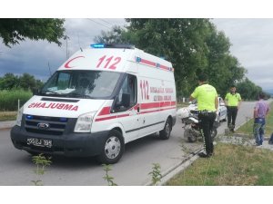 Bankete çarpan motosiklet sürücüsü yaralandı