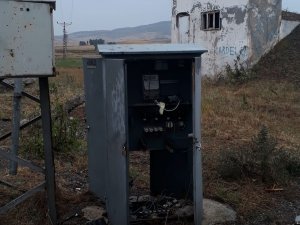 Su ve çapa motorlarını çaldılar