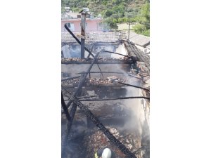 Altınözü’nde korkutan ev yangını