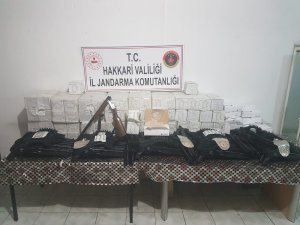 Şemdinli’de çok sayıda av tüfeği ve tıbbi malzeme ele geçirildi