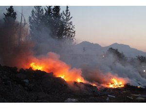 Antalya’da atık malzeme yangını korkuttu