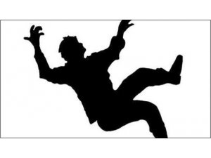 Balkondan düşen adam hayatını kaybetti