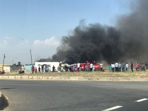 Seyir halindeki tırın yanma anı kamerada