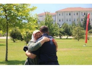 Erleri yemin töreninde aileleri yalnız bırakmadı