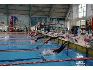 Paletli yüzme şampiyonası Ordu’da başladı
