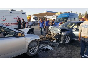 Siirt'te iki otomobil çarpıştı: 8 yaralı