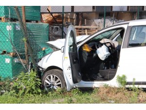 Savrulan otomobil bahçe’ye daldı; 4 yaralı