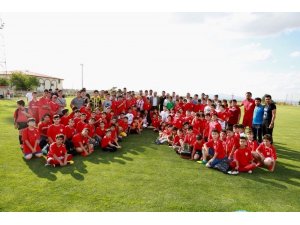 Başkan Arı, altyapı seçmenlerinde geleceğin yıldız adaylarıyla buluştu