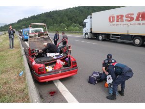Anadolu Otoyolu'nda otomobil karşı yöne geçti: 1 ölü, 2 yaralı