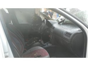 Otomobil içinde patlayan cep telefonu otomobili yaktı