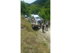 Frenleri boşalan otomobilin altında can verdi