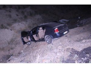 Otomobil şarampole uçtu: 2 yaralı