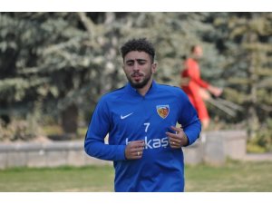 Bilal Başacıkoğlu Kayseri’ye geldi