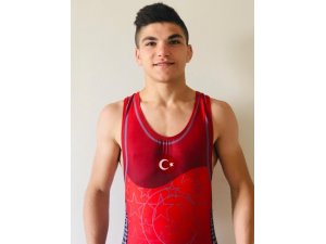 Büyükşehirli güreşçiye milli davet