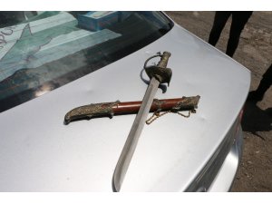 Kars’ta uygulamada kılıç ele geçirildi