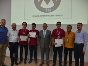 Öğrenciden matematik konferansında sunum