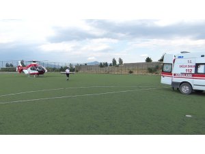 Balkondan evine girmek isterken düşerek yaralandı