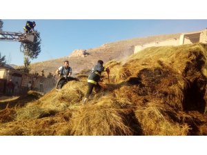 Van’da ot ve saman yangını