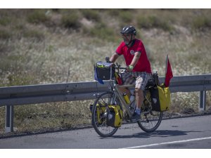 15 Temmuz şehitleri için 20 gün pedal çevirdi