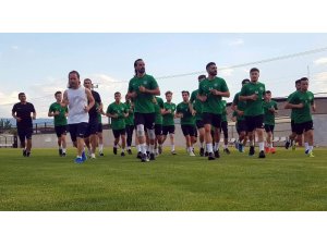 Nazilli Belediyespor topbaşı yaptı