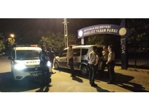 Parktaki şüpheli şahıslar tek tek kontrol edildi