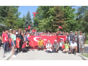 Beyşehir'de doğaseverler şehitler anısına dağa tırmandı