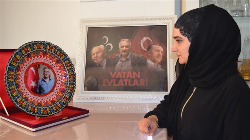 Şehit düşen babasının tebessümünü unutamıyor