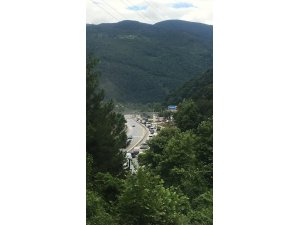 Hakimiyetini kaybeden tır sürücüsü kaza yaptı: 1 yaralı